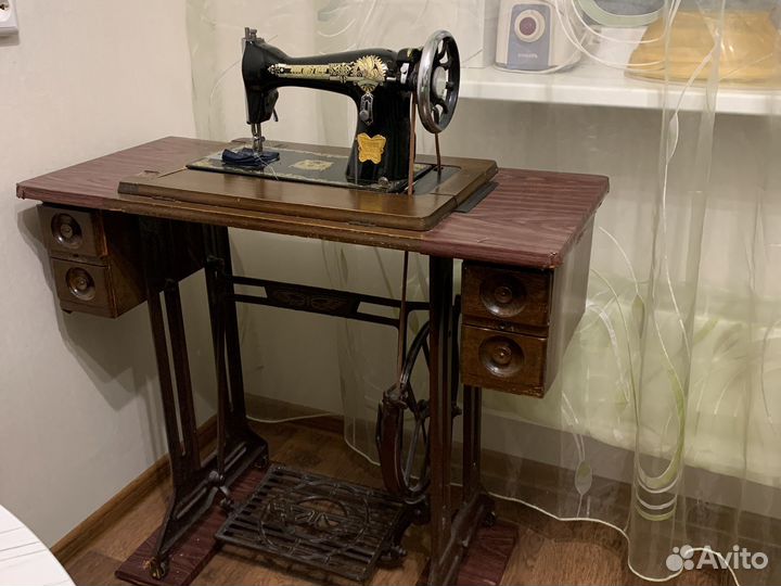 Ножная швейная машина