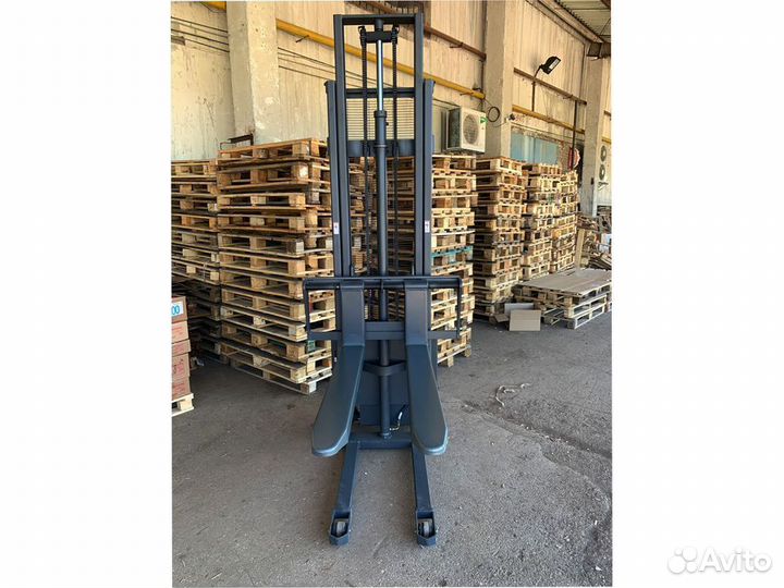Штабелер с электроподъёмом