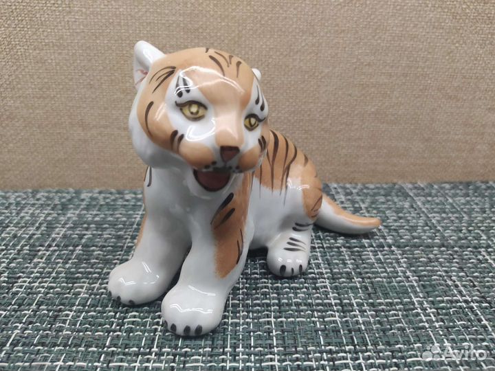 Статуэтка Тигренок