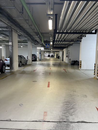 Машиноместо, > 30 м²