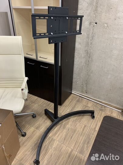 Стойка для телевизора напольная