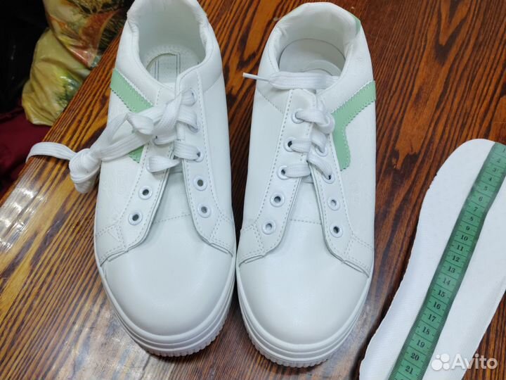 Кросовки женские