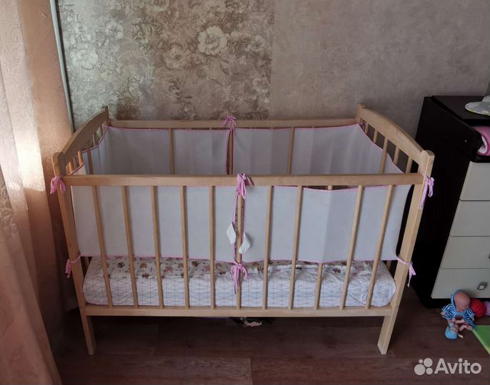 Детская кроватка с матрасом, бортиками, постельным