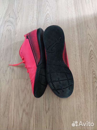 Футбольные бутсы nike