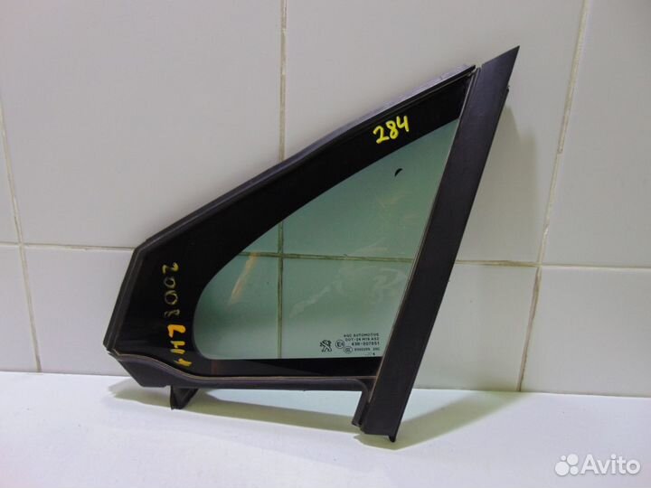 Стекло двери (форточка) переднее левое Peugeot 208