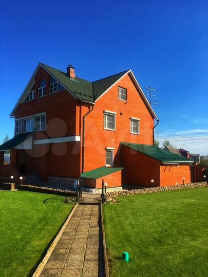 Дом 385 м² на участке 19,2 сот.