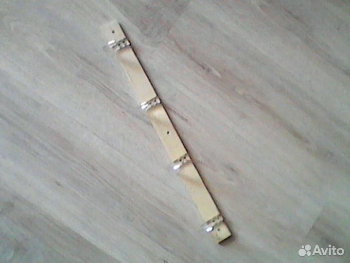 Вешалка настенная белая