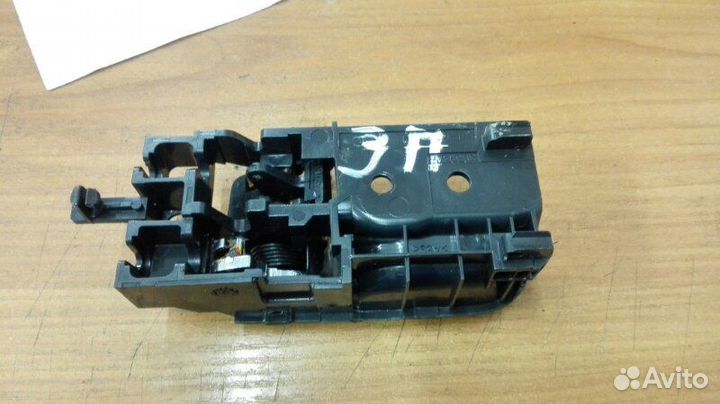 Ручка внутренняя задняя правая Toyota Avensis 2