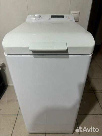 Продам стиральную машину Electrolux вертикалка