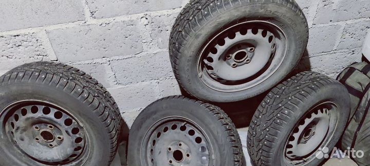 Колеса в сборе r15 зимние skoda и Фольксваген