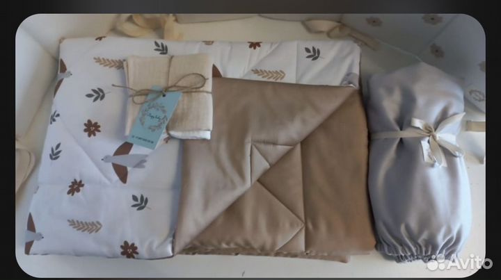 Бортики в кроватку, одеяло, простынь на резинке