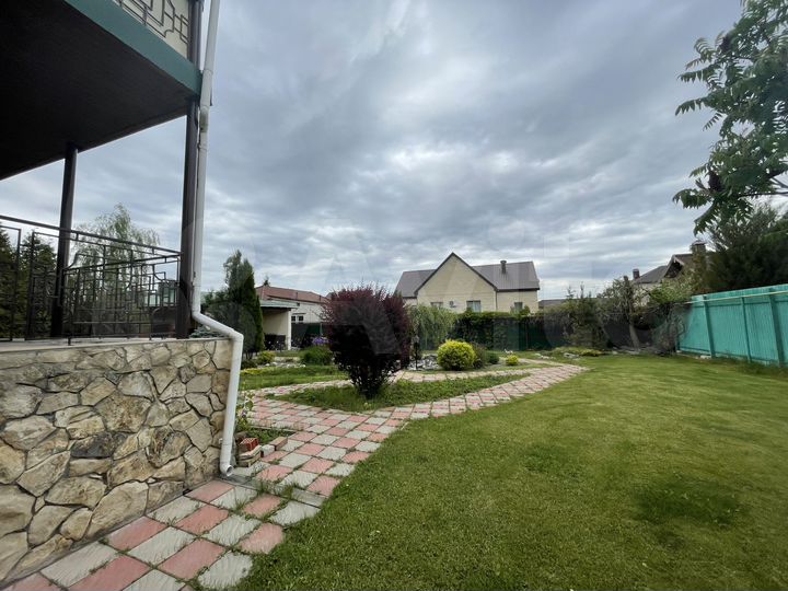 Коттедж 300 м² на участке 11 сот.