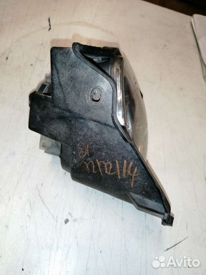 Противотуманная фара левая Toyota Hilux