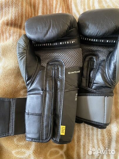 Боксерские перчатки Everlast