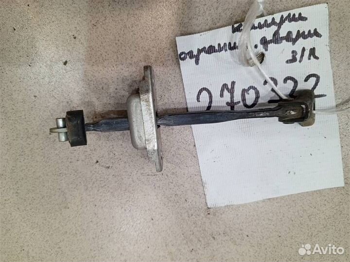 Ограничитель двери задней левой Toyota Camry XV40