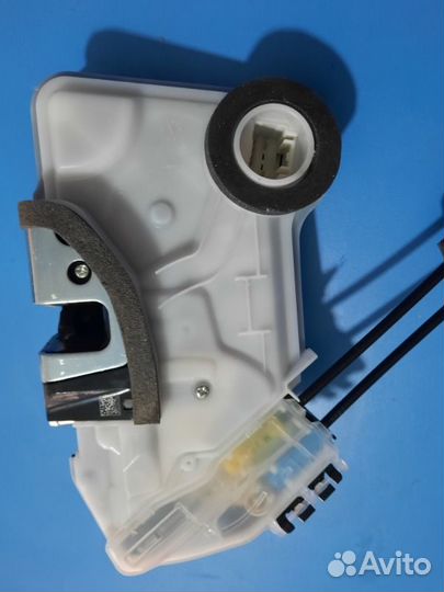 Замок двери передний левый Тoyota Camry V70