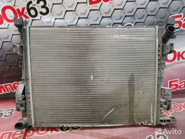 Радиатор охлаждения передний Renault Logan