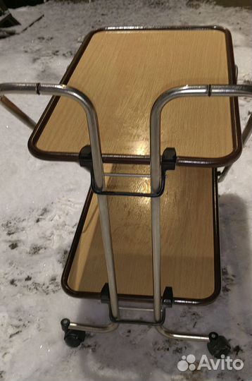 Складной сервировочный столик на колёсах