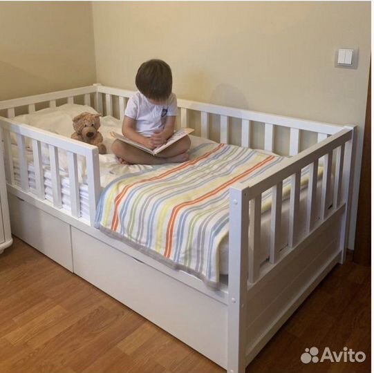 Кровать из массива бука детская