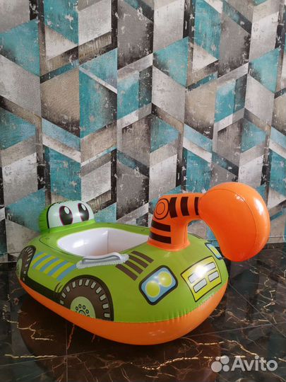 Надувной круг для плавания с трусиками