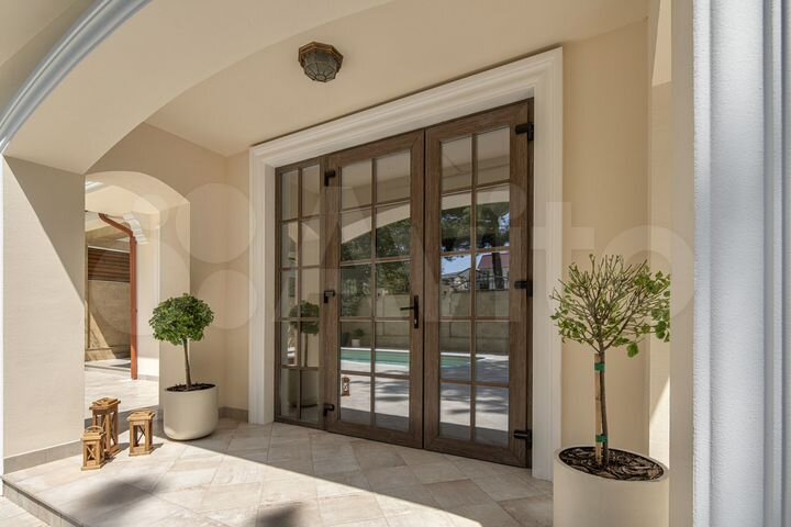 Дом 275 м² на участке 4,7 сот.