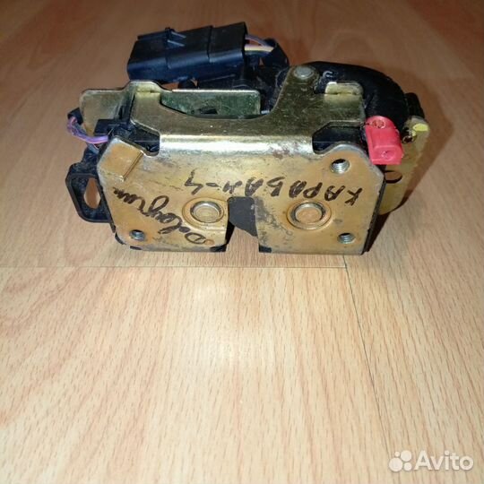 Замок багажника Chrysler Voyager 4