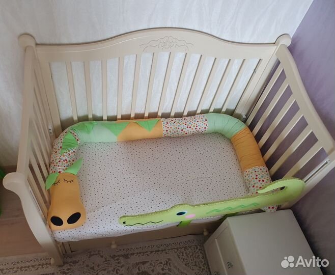 Бортик валик в детскую кроватку