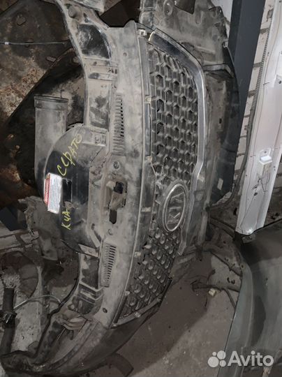 Решетка радиатора Kia Cerato 2 с дефектом