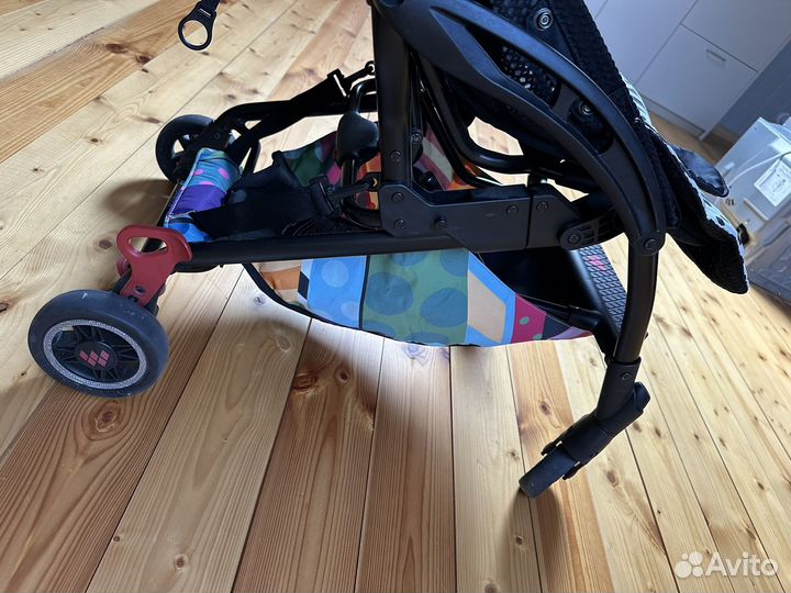 Коляска Maclaren atom