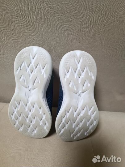 Кроссовки детские 24