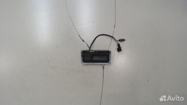 Кнопка багажника Volkswagen Touareg, 2011