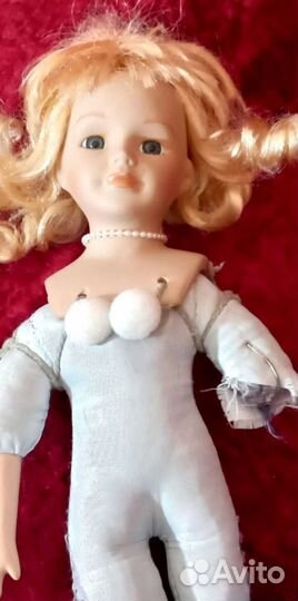 Кукла фарфоровая
