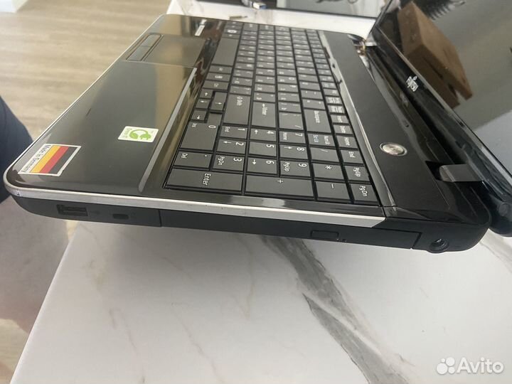 Fujitsu ah531 i5/16 ram/ssd256/hdd320