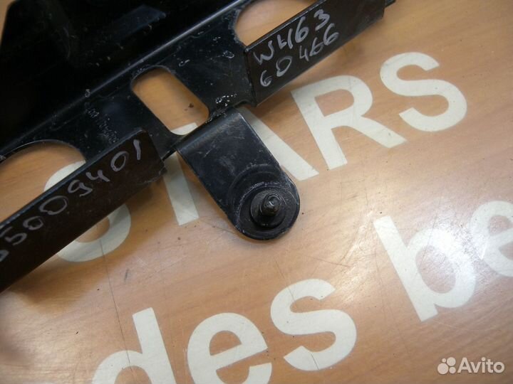 Кронштейн радиатора наружняя часть Mercedes W463 М