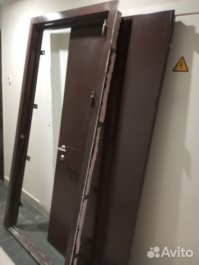 Дверь входная металлическая бу