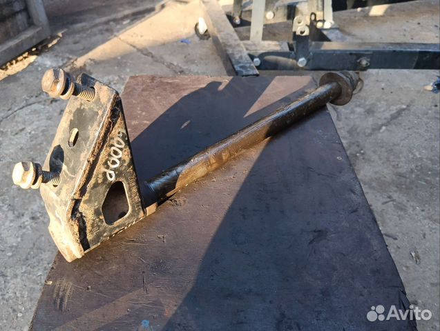 Ось рычага подвески нижния Рено мастер 2 2003г