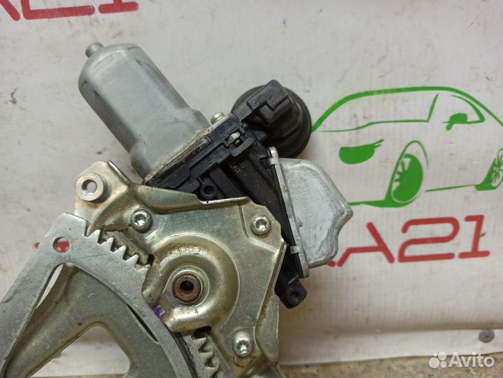 Стеклоподъемник передней правой двери Toyota Prius