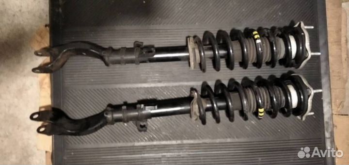 Стойка амортизатора передняя правая Mercedes-Benz