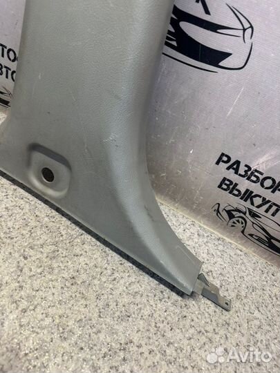 Накладка стойки левая Kia Sorento 1 1 BL