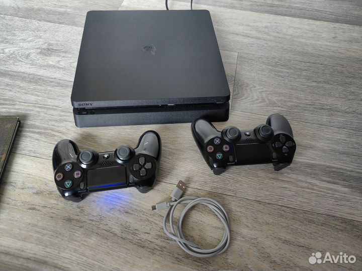 Ps4 slim 500gb (с 2мя джостиками )
