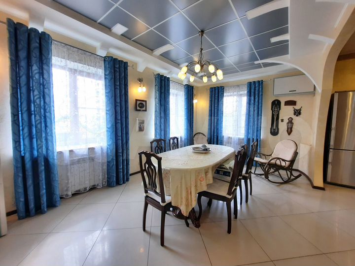 Коттедж 757,5 м² на участке 11,1 сот.