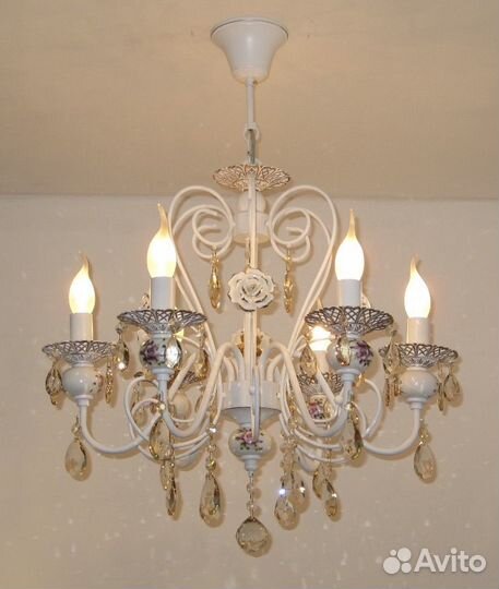 Люстра яркая воздушная с хрусталиками