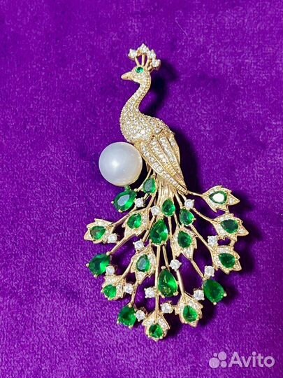 Брошь с кристаллами сваровски в ассортименте