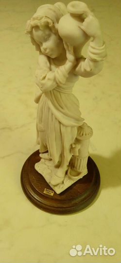 Фарфор. Девочка. Италия.Capodimonte, Авторская