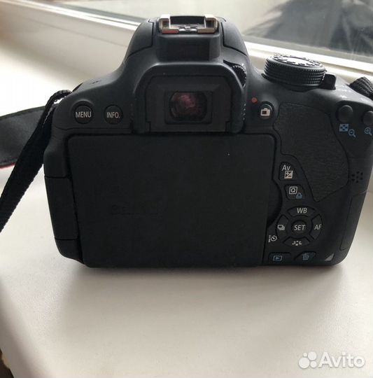 Canon EOS 700D Kit 18-135 IS STM Black