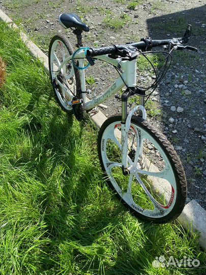 Велосипед на литых дисках bmw