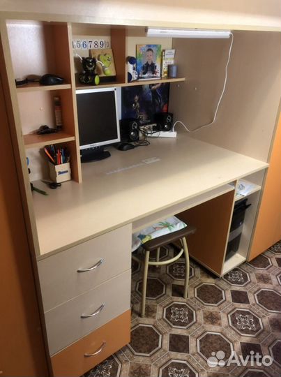 Детская кровать чердак со столом и шкафом