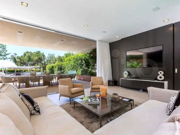 Дом 238 м² на участке 8 сот.