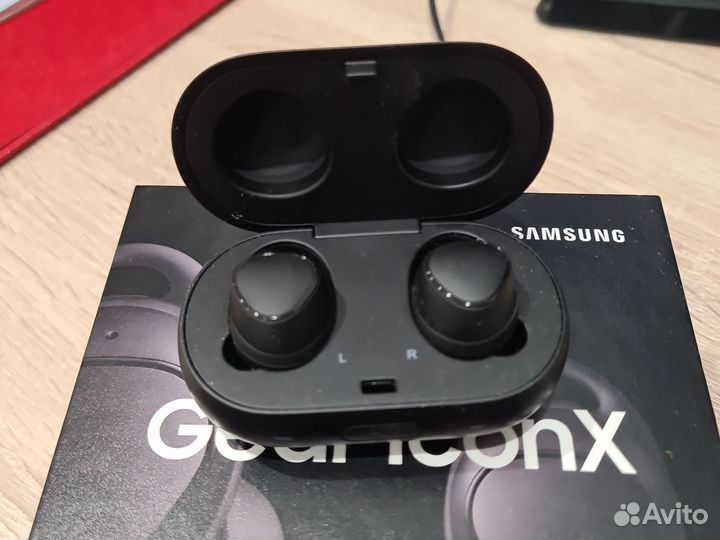 Беспроводные наушники samsung gear iconX