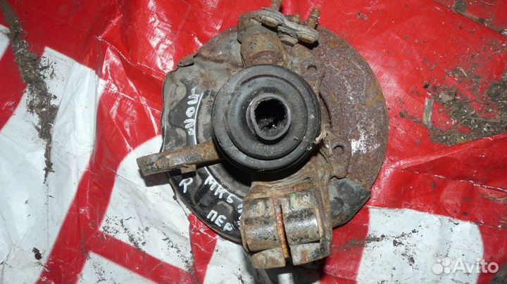 Поворотный кулак передний правый Volkswagen Polo 5